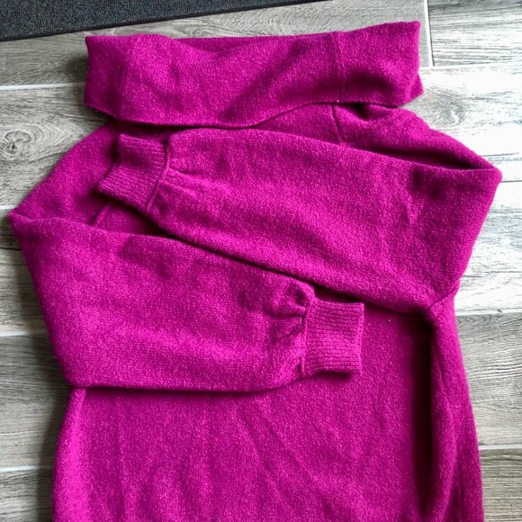 FREE PEOPLE - LASSIE FUSCIA OVERSIZED PULLOVER SWEATER - Size Small - Picture 5 of 13